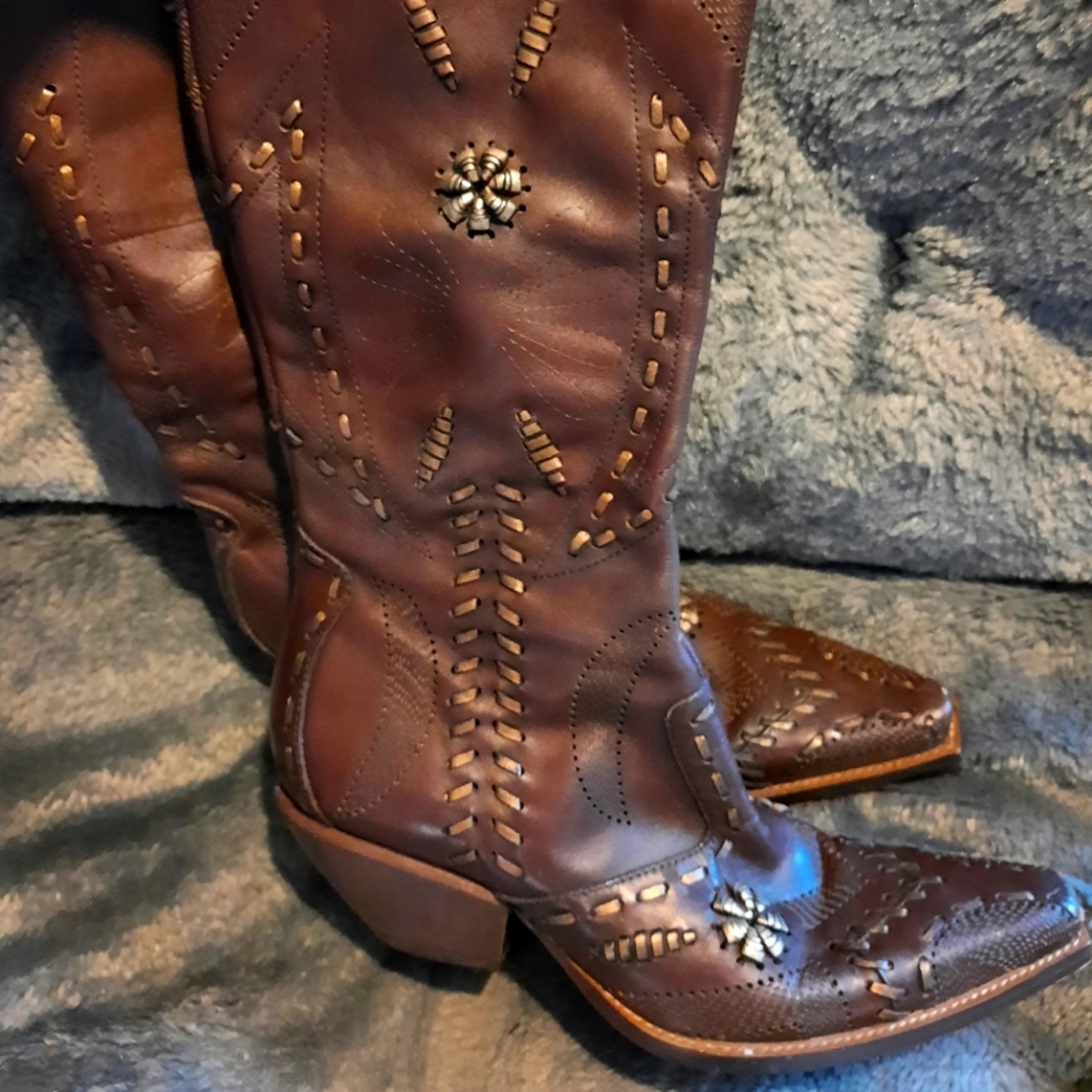 Women's BCB Girls boots size 6